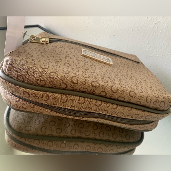 NWT GUESS tech organizer - Picture 5 of 12